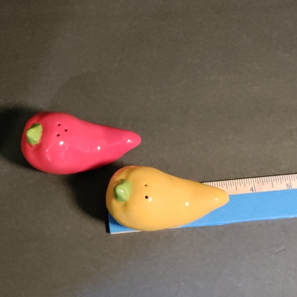 Salt and Pepper Shakers⭐ - Picture 2 of 6